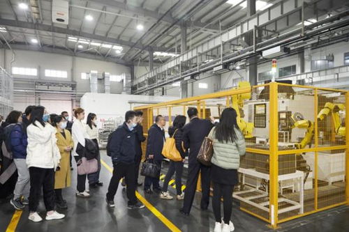 探訪無人化智能采煤產業(yè)基地 操作島 太空艙 助力煤炭行業(yè)安全生產